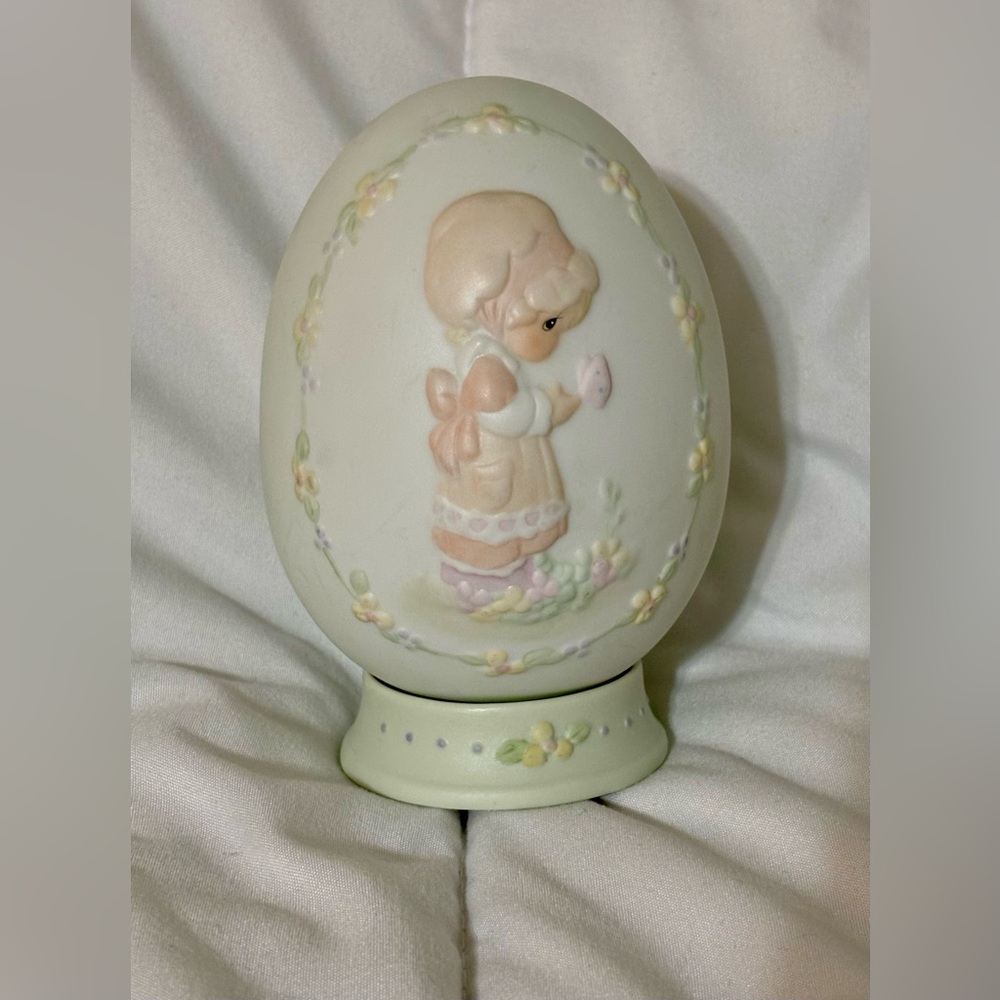 Precious Moments 1992 Dated
Egg With Base “We Are Gods
Workmanship”